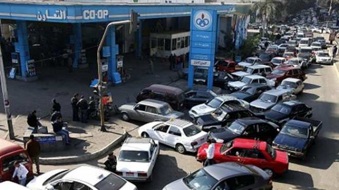 اختناقات بالمحطات لنقص بنزين 80 وارتباك مروري بشوارع فيصل والهرم والكورنيش