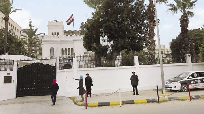 الجيش الليبي: السفارة المصرية تعرضت لاعتداء من الخارج دون وقوع ضحايا