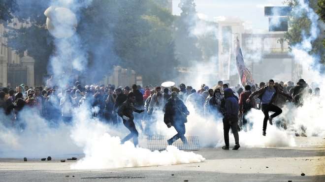  اشتباكات عنيفة بين الأمن والإخوان أثناء فض مسيرة بالمنيا 