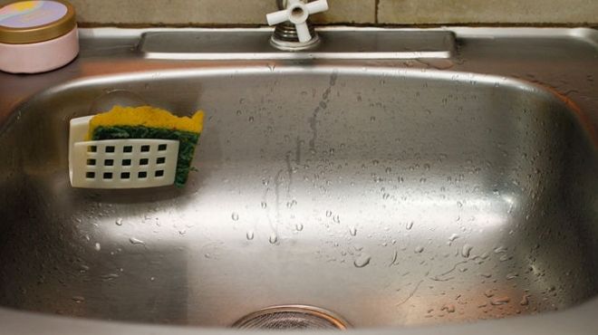  بالصور| 6 طرق لتنظيف وتطهير حوض المطبخ للقضاء على الجراثيم