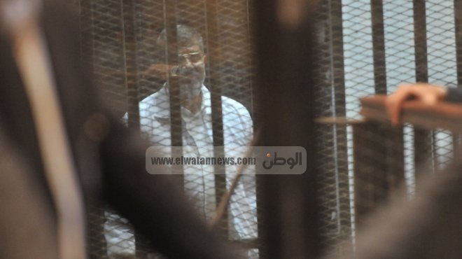  عاجل| وصول مرسي وجميع المتهمين بالتخابر إلى مقر أكاديمية الشرطة 