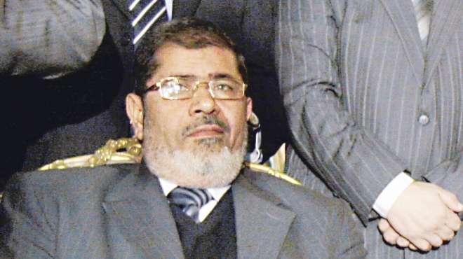 نجل مرسي تعليقا على استقالة حكومة الببلاوي: يتساقطون كالذباب