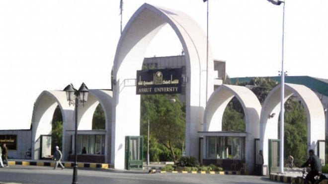 مجلس جامعة أسيوط يعفي مصابي الثورة من الرسوم الدراسية