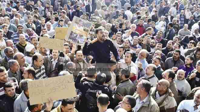 عمال المحلة يرفضون إنهاء إضرابهم بعد قرار الحكومة صرف المستحقات المتأخرة 