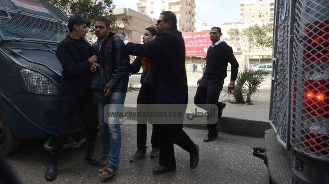القبض على ثلاثة عمال بقسم الزهور في بورسعيد أثناء تقديمهم طلب تصريح للإضراب