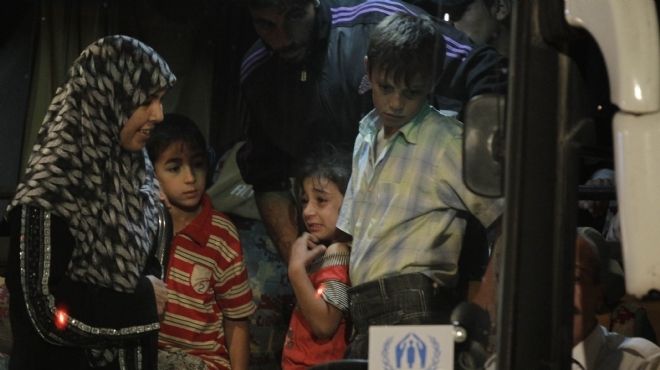 بالصور.. رحلة شتات الشعب السورى إلى مخيم 