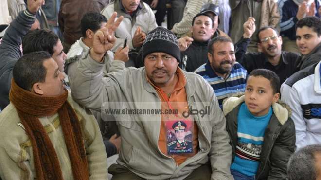 عمال مصنع الألومنيوم بنجع حمادي يعتصمون لإقالة رئيس 