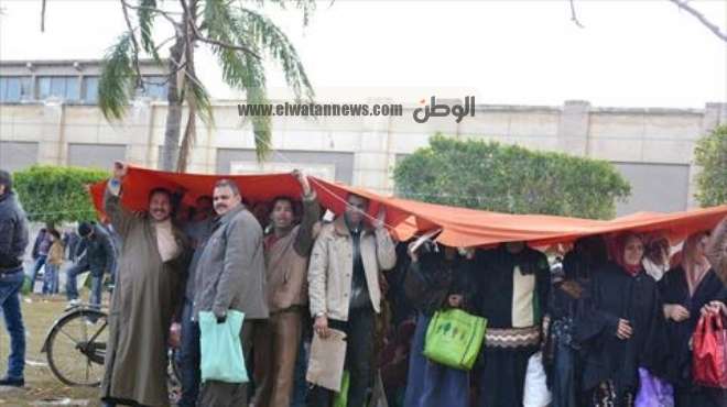 إضراب عمال «الغزل» يدخل يومه السابع وغداً جمعية عمومية لإقالة «عبدالعليم»