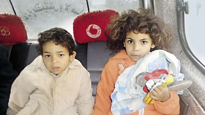 طفلان يبحثان عن مأوى وأسرة فى مطروح تسلمهما لدار أيتام