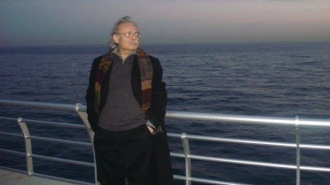 وفاة الشاعر اللبناني أنسي الحاج أحد رواد قصيدة النثر عن عمر 77 عاما