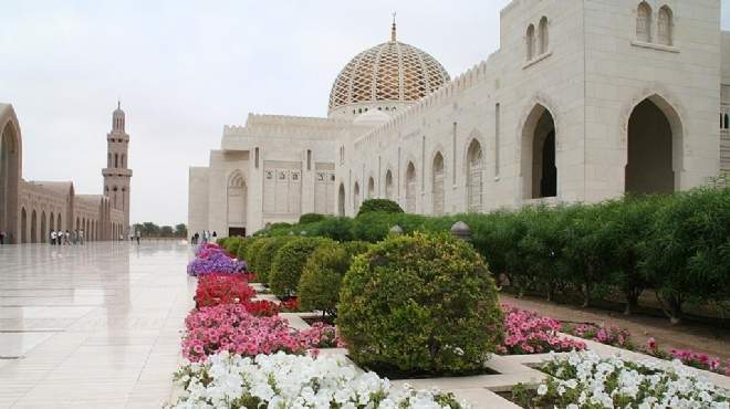 مسجد السلطان قابوس الأكبر.. تصميم مميز لأكبر مساجد سلطنة عمان