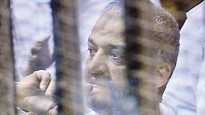 وقف محاكمة البلتاجي وحجازي بتهمة تعذيب ضابط رابعة لحين الفصل في طلب الرد