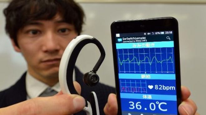 اليابان تبتكر كمبيوتر صغير للأذن يعمل بحركة العين و اللسان 