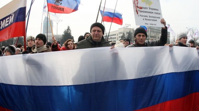 نواب برلمان القرم يقررون إجراء استفتاء حول الانضمام إلى روسيا