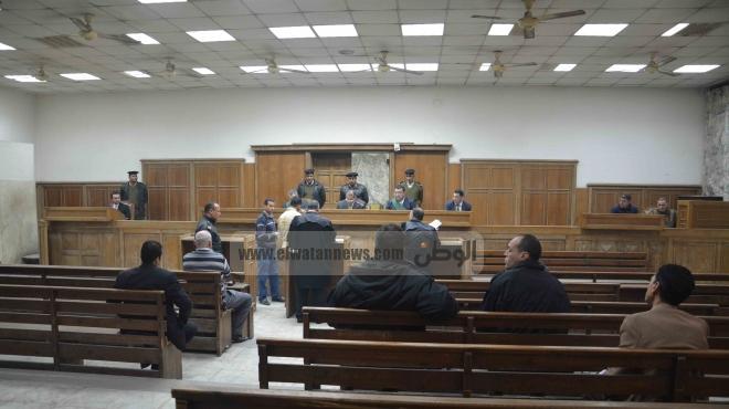  عاجل| تأجيل محاكمة 74 إخوانيا في تعذيب ضباط أسوان إلى 24 مايو 