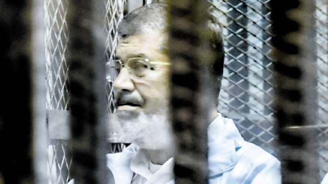 وصول مرسي إلى أكاديمية الشرطة لحضور جلسة محاكمته في أحداث الإتحادية