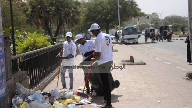 مبادرة شبابية لنظافة شوارع مدينة أسوان