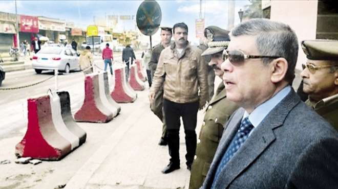 وزير الداخلية يتفقد الخدمات الأمنية فى محيط جامعة القاهرة 