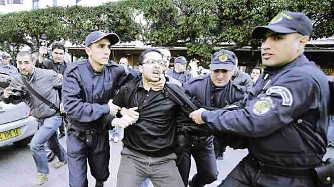  توقيف شرطيين عن العمل أثر قمع مظاهرات في الجزائر