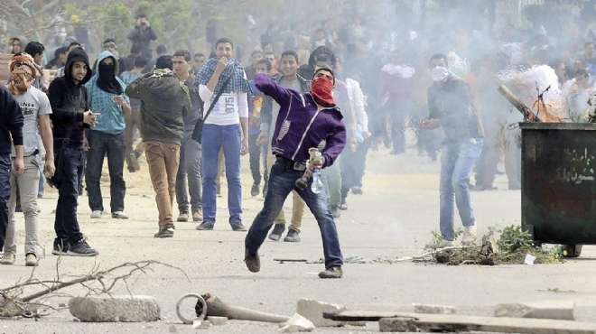 تراجع طلاب الإخوان بجامعة الأزهر بعد إطلاق الأمن قنابل الغاز المسيل للدموع