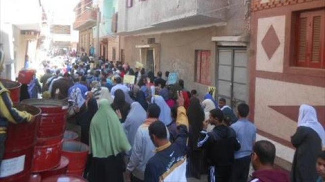 سلسلة بشرية للإخوان بكفر الشيخ رفضا لمحاكمة 132 من أعضاء الجماعة 