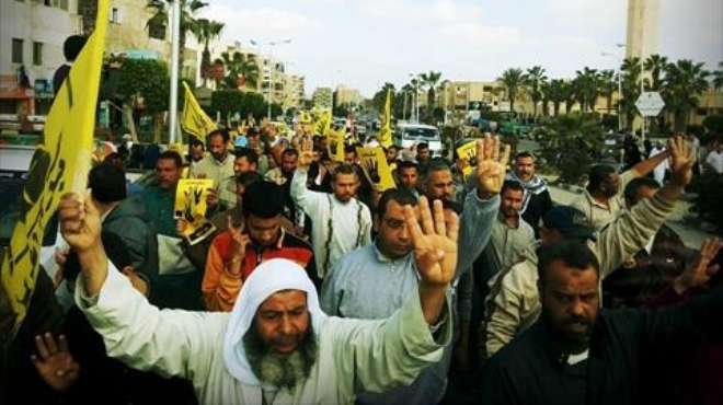 أنصار المعزول ينطلقون في مسيرة لميدان 