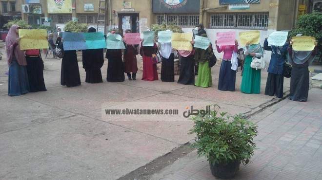  طلاب الإخوان يواصلون تظاهرهم بجامعة الإسكندرية للإفراج عن زملائهم 