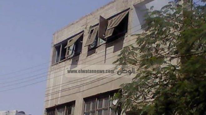 إخلاء سكان عقار مكون من 6 طوابق بالإسكندرية عقب انهيار السلم