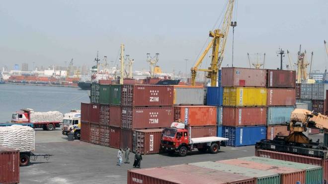 ميناء دمياط يستقبل 5 سفن بضائع عامة وحاويات 