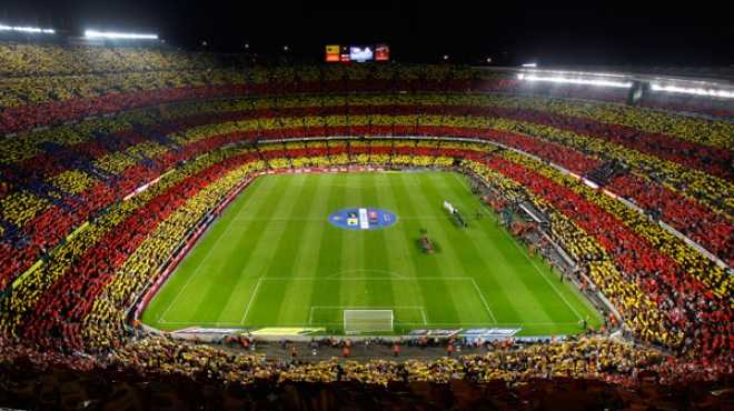 جماهير برشلونة تحتفل بفوز فريقها في ألفية 
