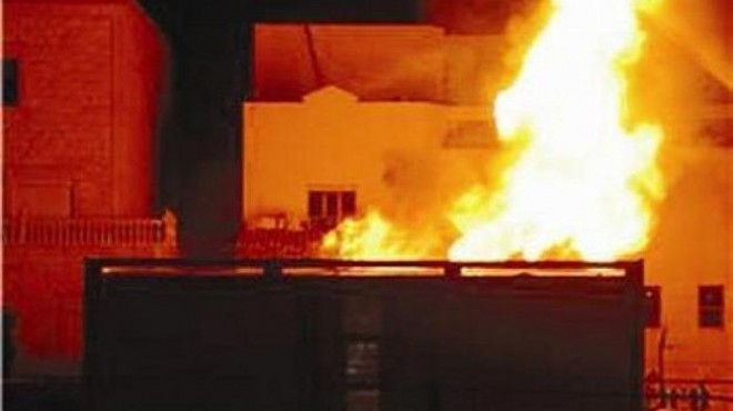 الإخوان وأهالي قرية بالغربية يشعلون منزل محام بعد مقتل نجلهم على يد قريبه