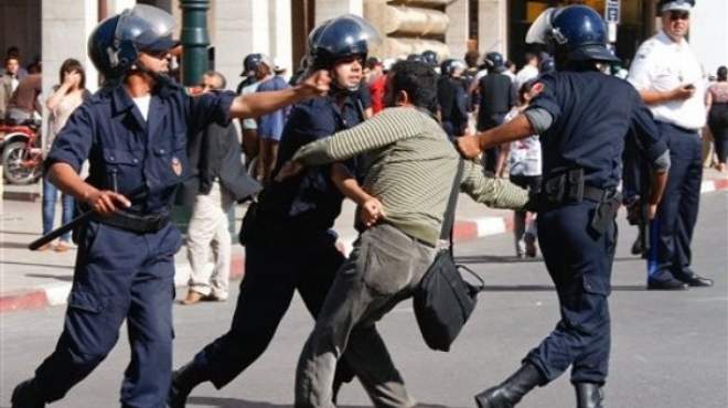  الشرطة المغربية تعتقل عشرات النشطاء من حركة 20 فبراير 