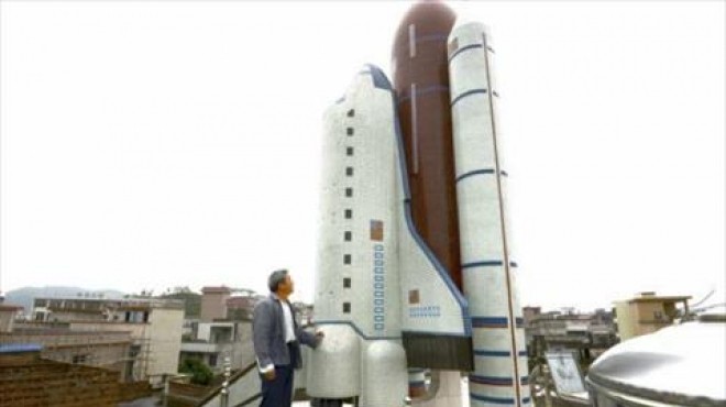  بالصور| مزارع صيني يبتكر منصة إطلاق صواريخ فوق سطح منزله 