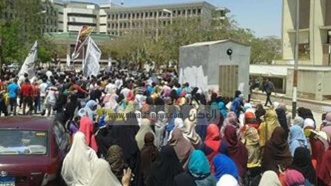  قوات الأمن تفرق مظاهرة للإخوان في شارع المستشفى بالهرم 
