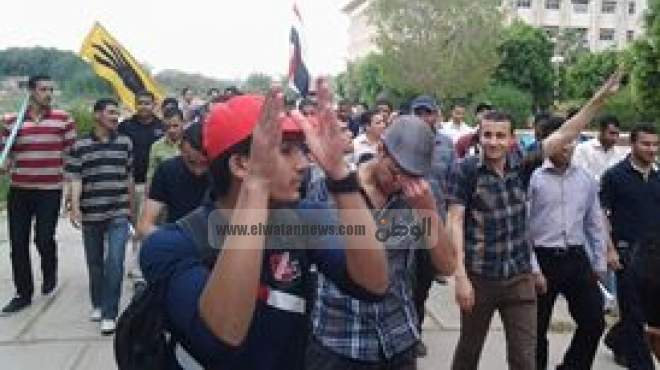  بالصور| طلاب الجماعة الإرهابية بأزهر أسيوط يبدأون مظاهرة