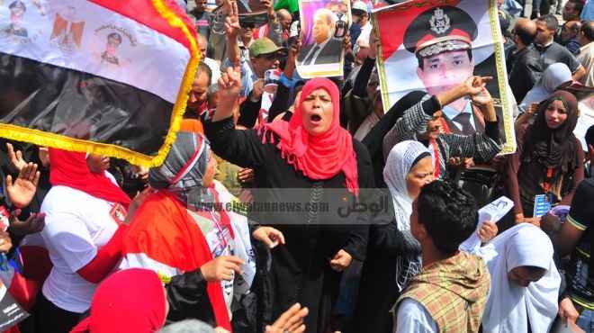 الآلاف يحتفلون بتنصيب السيسي في ميادين الإسكندرية وسط انتشار أمني مكثف