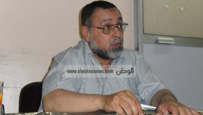 مجدي حسين يستقيل من 