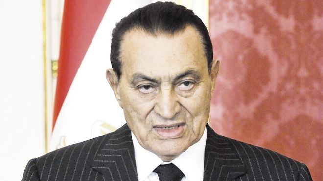  أنصار مبارك يرسلون ورود وهدايا للرئيس الأسبق في عيد ميلاده 