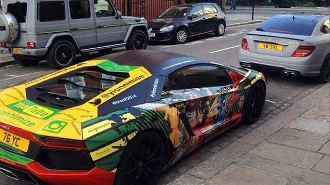 بالصور| زوجة باكاري سانيا تطلي سيارتها بتصميم لكأس العالم