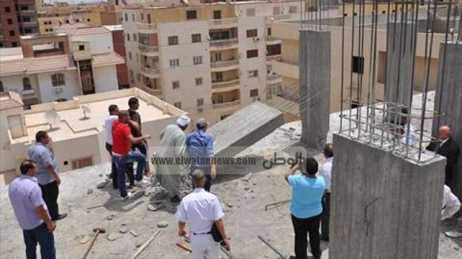 حملة للتحفظ على معدات البناء المخالف بحي الجمرك بالإسكندرية