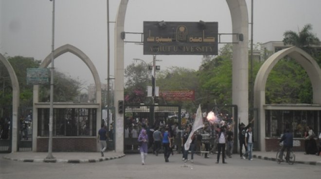  حبس 4 من طلاب الإخوان 15 يوما بتهمة زرع قنبلة في جامعة أسيوط 