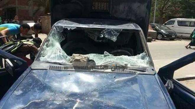 عناصر الإخوان يحطمون سيارة شرطة في عين شمس