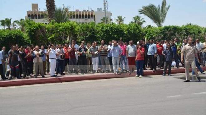  لليوم الخامس.. أمناء وأفراد الشرطة بالبحر الأحمر يعتصمون أمام مديرية الأمن 