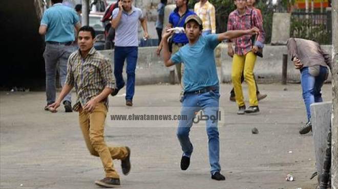 طلاب الإخوان يرشقون أهالي شارع مصطفى النحاس بالحجارة والمولوتوف