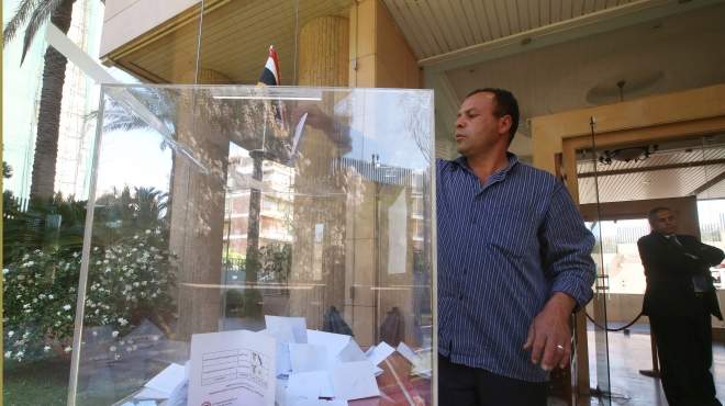 بدء التصويت في اليونان ورومانيا وليتوانيا لانتخاب 