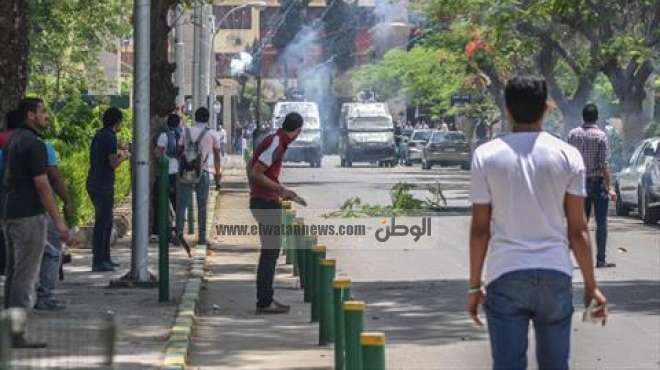  قوات الأمن تفض سلسة بشرية للإخوان ببرج العرب غرب الإسكندرية 