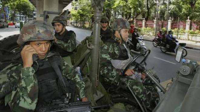 الجيش التايلاندي يعتقل رئيسة الوزراء السابقة 