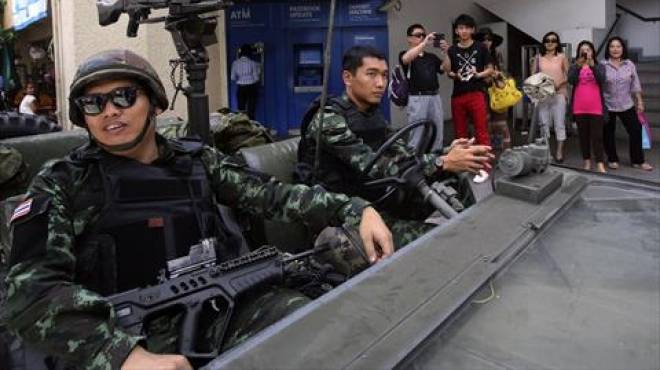 الجيش التايلاندي يمنع التجمعات لأكثر من خمسة أشخاص