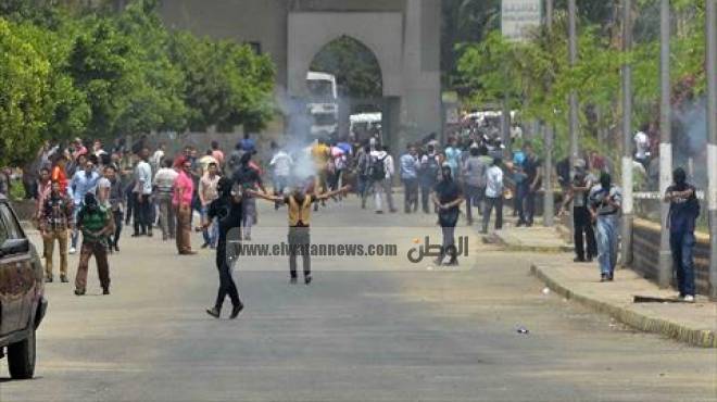  طالبات الإخوان بجامعة الأزهر يقطعن شارع يوسف عباس 