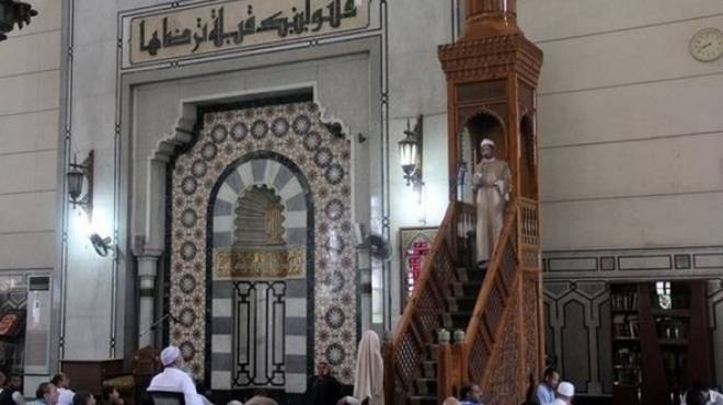 إلغاء ترخيص الخطابة لإمام مسجد وإحالة آخر للتحقيق في أسيوط